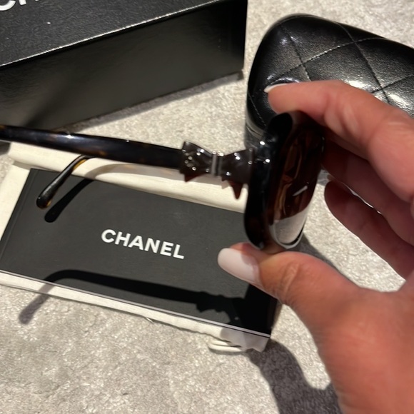 Authentic Chanel bow sunglasses - Picture 5 of 5